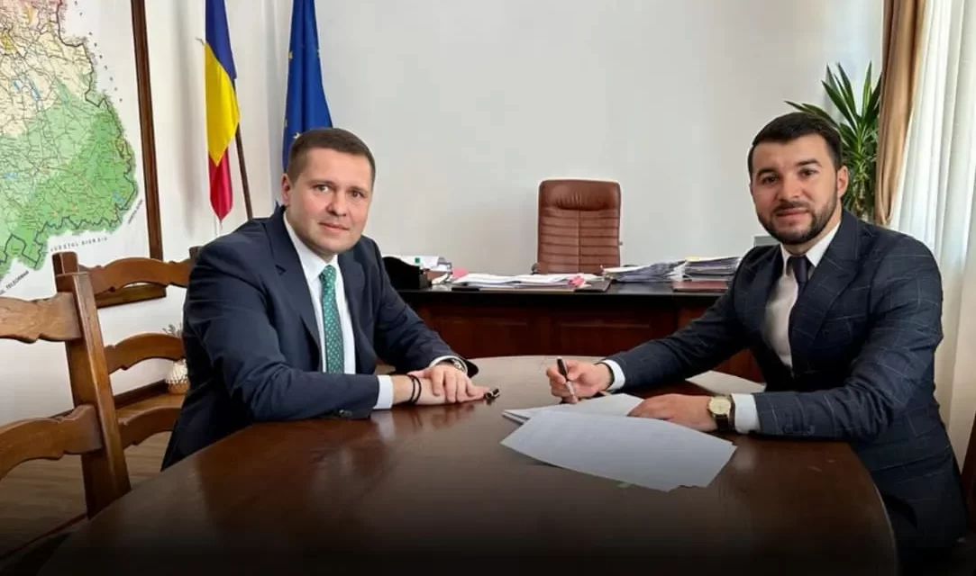 Aninoasa: Elevii vor beneficia de echipamente performante si mobilier modern, prin PNRR. Primarul Vladut Niculae a semnat contractul de finantare.